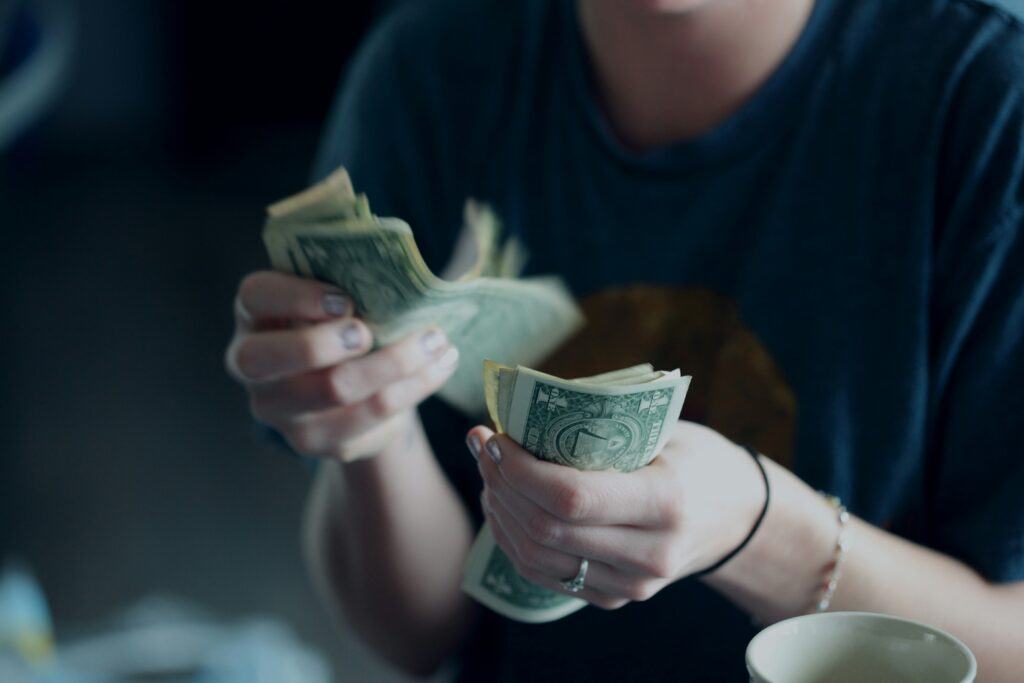 hands counting money